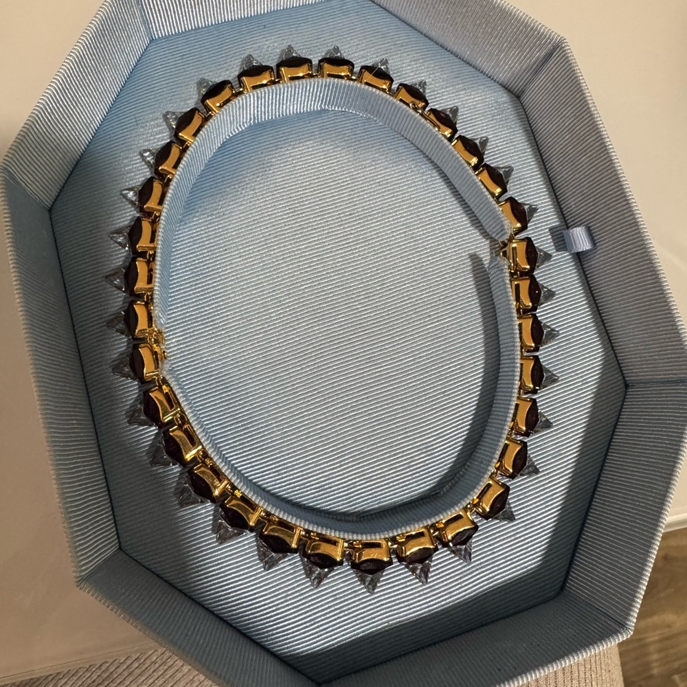 Elegant Gold and Black Women's Necklace